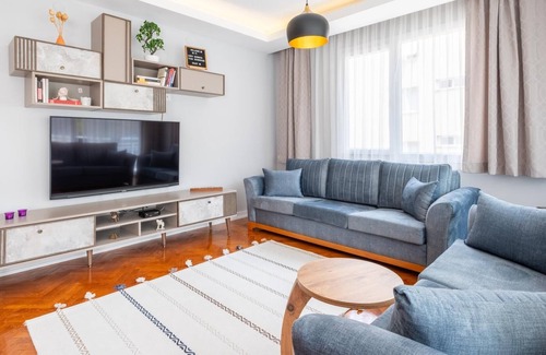 Bornova Apartment | Flat w Balcony 10 min to Forum Bornova and Metro