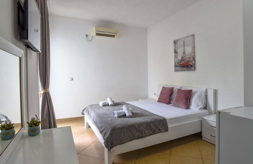 Gjerana Apartment | Flat w Balcony, Garden, 5 min to Ulcinj Long Beach