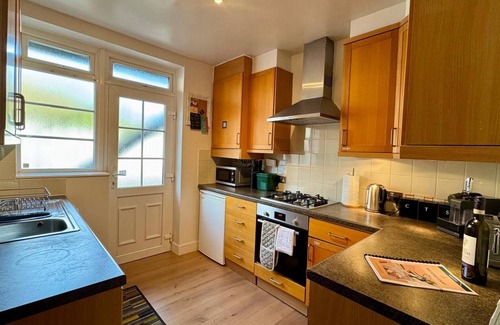 Chelmsford Apartment | Flat w/garden on Pitshanger Lane