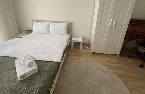 Sancaktepe Apartment | Flat w Pool and Security, 10 min to Rings Mall