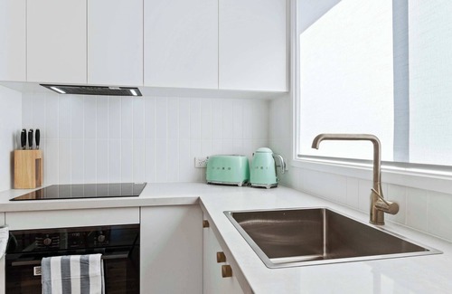 Tomakin House | Flat Walk to Barlings Beach, WiFi | Pat’s Place