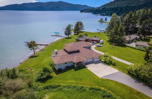 Sandpoint House | Flat Waterfront Family | 5 Bed, 3 Bath