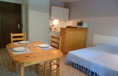 Menthon-Saint-Bernard Apartment | Flat with garden, lake of annecy