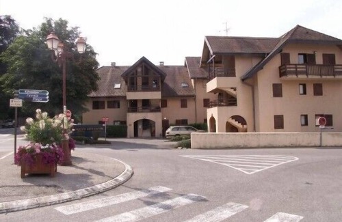 Menthon-Saint-Bernard Apartment | Flat with garden, lake of annecy