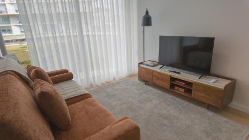 Vila Nova de Gaia Apartment | Flat with garage and balcony with view to a garden