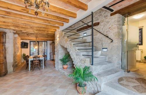 Sant Jordi Desvalls House | Flateli Diana