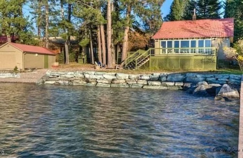 Bigfork Cabin | Flathead Lake Cabin w/Hot Tub & Close to Bigfork