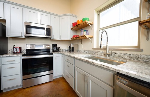 Dayton House | Flathead Lake Cabin with Water Views and Lake Access! Pet Friendly, Cabin 4