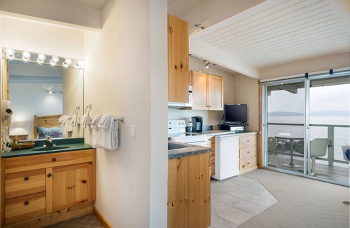 Polson Condo | Flathead Lake Waterfront Studio!