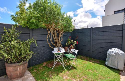 Parklands Apartment | Flatlet 2.1km from Iconic Blaauwberg Beach