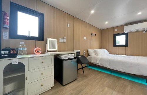 Muldoon Hotel | Flatonia Glamping Retreat - Musk Tiny House - Unique Container Cabin