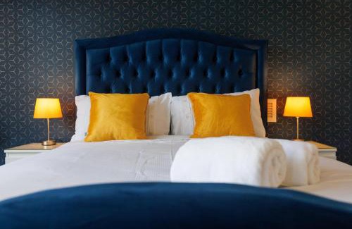 Sefton Park Apartment | FLATZY - Stylish Abode on Doorstep of Sefton Park *10 minutes to Centre*