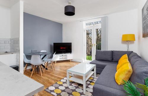 Sefton Park Apartment | FLATZY - Stylish Abode on Doorstep of Sefton Park *10 minutes to Centre*