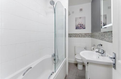 Sefton Park Apartment | FLATZY - Stylish Abode on Doorstep of Sefton Park *10 minutes to Centre*