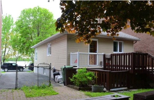 LaSalle House | Flawless! Country house facing the river!