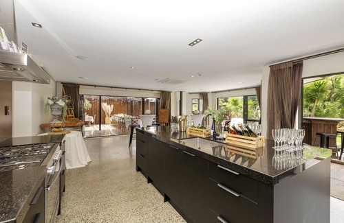 Waitakere Cabin | Flaxmere House - Luxury Accommodation and Venue