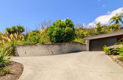 Lake Tarawera House | FlaxWater Lake Tarawera