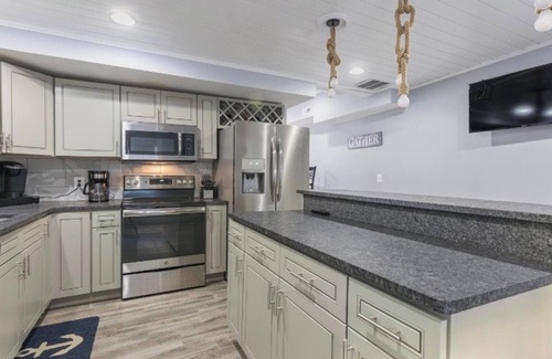 Historic District House | Fleet St Retreat in Downtown- Great Location !
