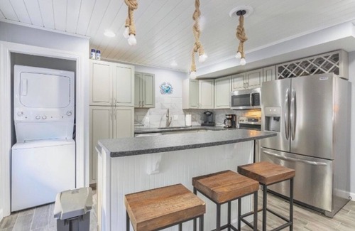 Historic District House | Fleet St Retreat in Downtown- Great Location !