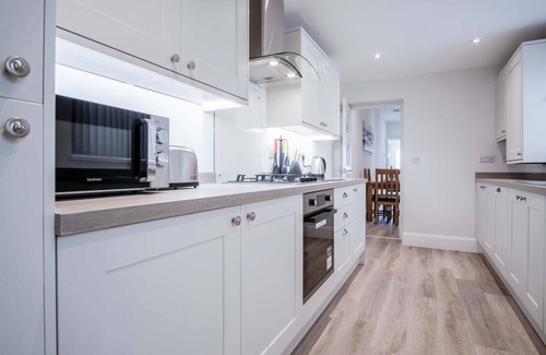Castle House | Fleet Street - 2 Bedroom Holiday Home - Swansea