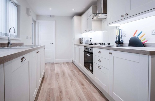 Castle House | Fleet Street - 2 Bedroom Holiday Home - Swansea