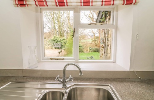 Carnforth Cottage | FLESHBECK COTTAGE, family friendly, with open fire in Kirkby Lonsdale