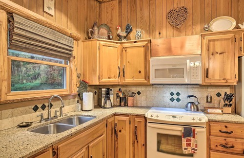 Skyland Cabin | Fletcher Cabin: Wraparound Deck & Pond Access