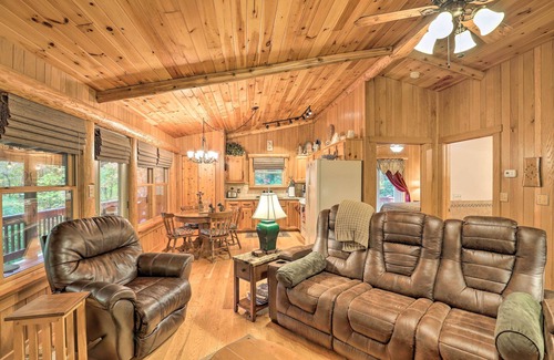Skyland Cabin | Fletcher Cabin: Wraparound Deck & Pond Access