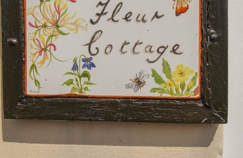 Maiden Newton Cottage | FLEUR COTTAGE, family friendly, with a garden in Maiden Newton