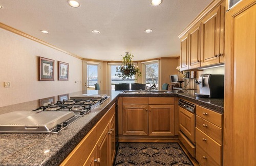 Tahoe Pines House | Fleur Du Lac 18 By Tahoe Getaways - Lakefront Monthly Rental with Pool, Tennis, Gym, Boat Slip