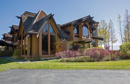 Tahoe Pines House | Fleur Du Lac 18 By Tahoe Getaways - Lakefront Monthly Rental with Pool, Tennis, Gym, Boat Slip
