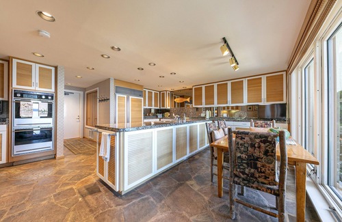 Tahoe Pines House | Fleur Du Lac 7 By Tahoe Getaways - Monthly Rental with Pool, Tennis, Gym, Buoy, Lakefront