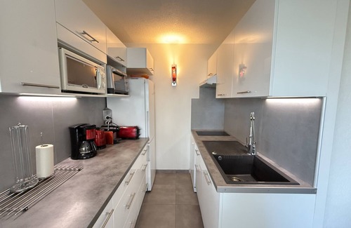 La Petite Motte Apartment | Fleurie 1, renovate with taste this charming ground floor with swimming pool and parking