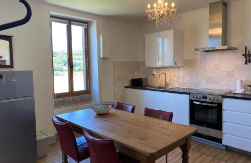 Saint-Leger-sous-Beuvray Apartment | Fleurs au Bourg