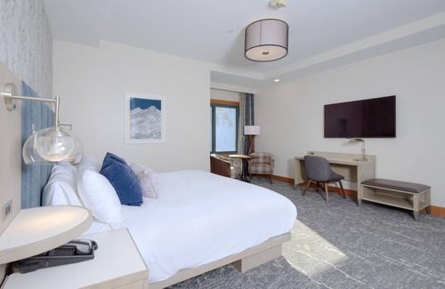 Big Sky Hotel | Flex Cancel - Slopeside, Pool, Fitness, Spa, PERFECT Location w/mountain views!