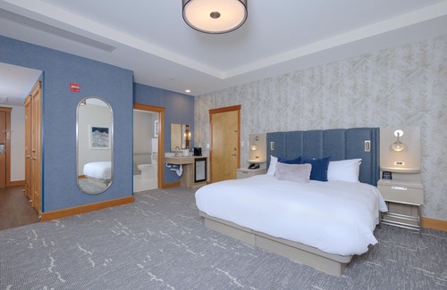 Big Sky Hotel | Flex Cancel - Slopeside, Pool, Fitness, Spa, PERFECT Location w/mountain views!