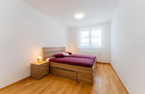 Zagreb Apartment | Flex SelfCheckIns 136 - Zagreb - Bedroom - Parking - Loggia