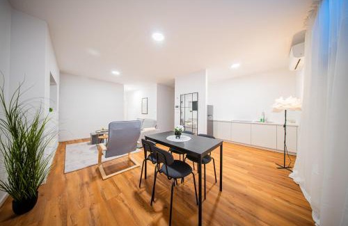 Zagreb Apartment | Flex SelfCheckIns 189 - Zagreb - Bedroom - Parking