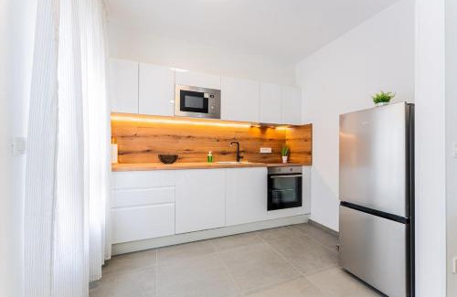 Velika Gorica Apartment | Flex SelfCheckIns 99 - 2 Bedrooms - Parking - Loggia