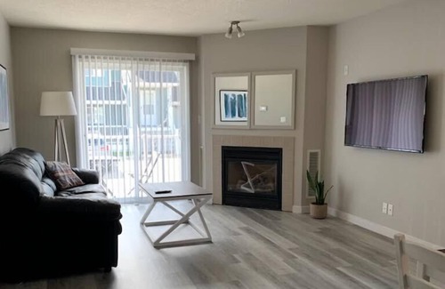 Sylvan Lake Condo | Flex Term Rental - long stay possible