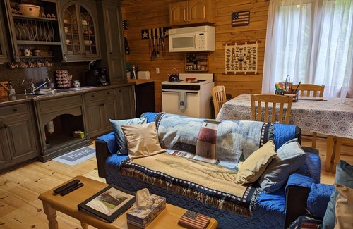 Lubec Cabin | Flexible cancellation/military discount/kayaks/fire pit/walk to the beach
