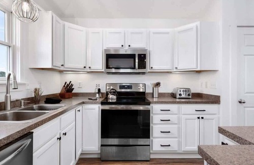 Colington House | Flexible Stays & Hot Tub!