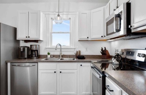 Colington House | Flexible Stays & Hot Tub!