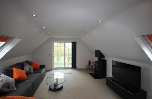 Aldingbourne House | Flintstone Cottages