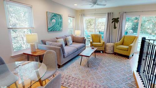 Sunset Point House | Flip Flop Casual