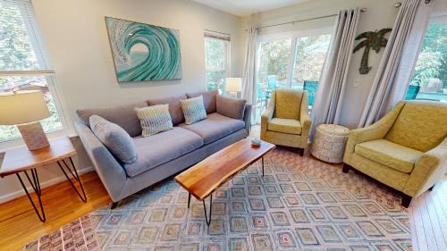 Sunset Point House | Flip Flop Casual