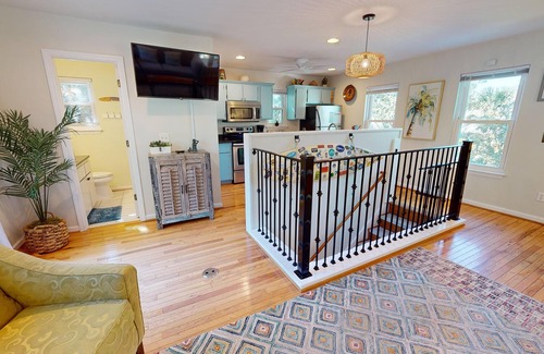 Sunset Point House | Flip Flop Causual~ vibrant 2 bedroom in the heart of Folly