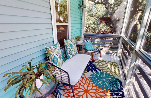 Sunset Point House | Flip Flop Causual~ vibrant 2 bedroom in the heart of Folly