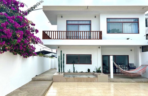 Puerto Villamil House | Flip Flop House