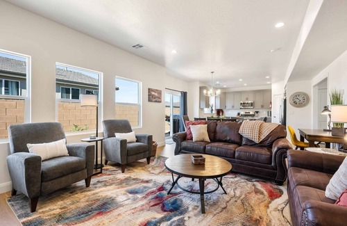 St. George House | Flip Flop Therapy: Waterslide, pool, lazy river, splash pad, dog-friendly too.